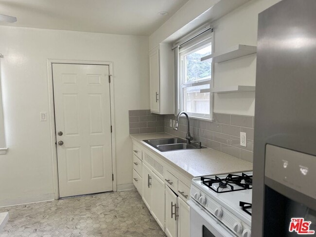 Building Photo - 2334 Keeler St