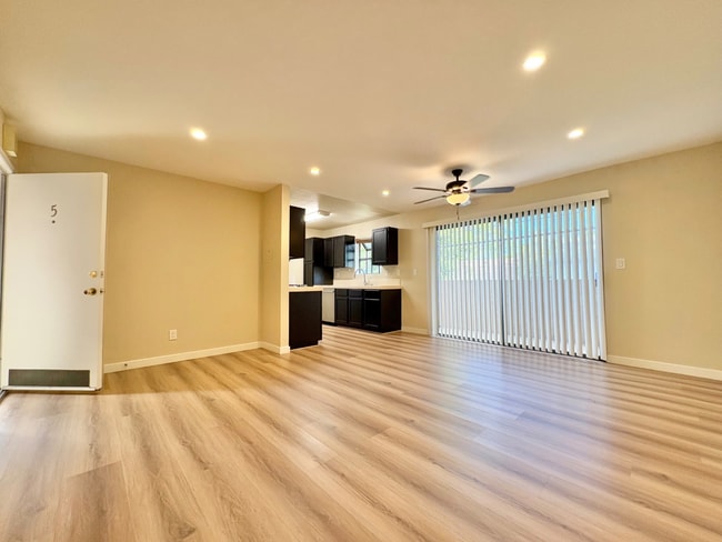 Building Photo - 14544 Burbank Blvd Unit 5