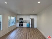 Photo - 1536 N Mariposa Ave