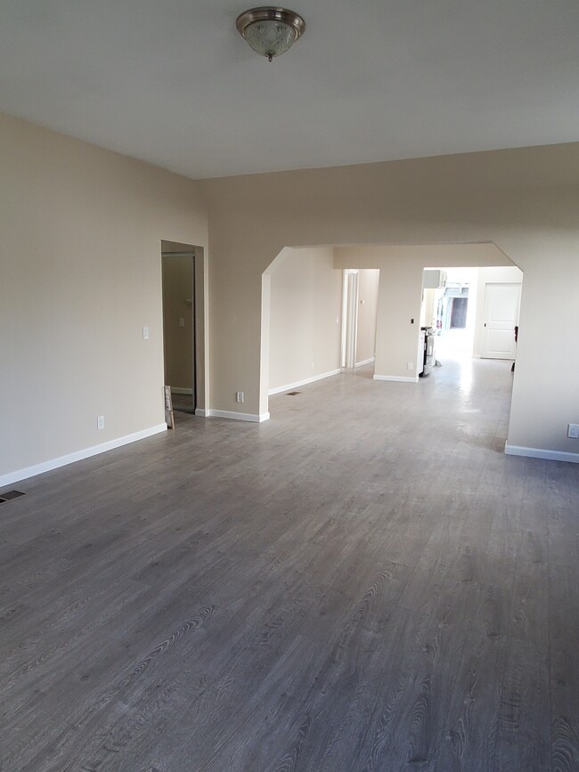 Photo - 947 S Sycamore Ave Unit 947