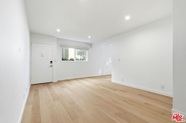 Photo - 612 Huntley Dr Unit 4