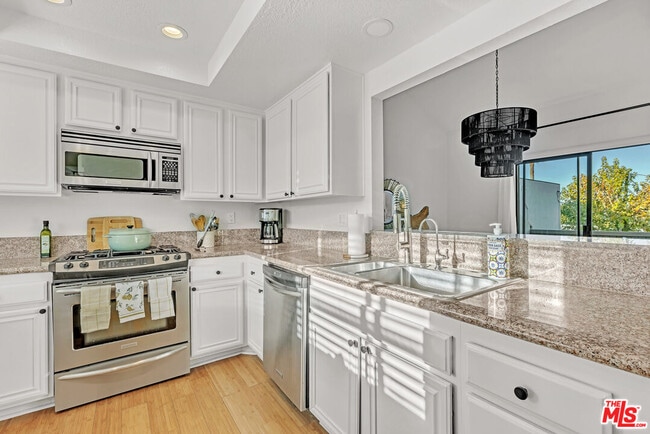 Photo - 2336 Elden Ave