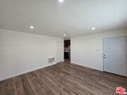 Photo - 2400 Vanderbilt Ln Unit 2400D