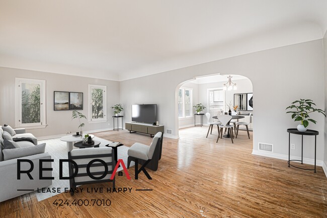 Building Photo - 109 S Sycamore Ave Unit 111.5