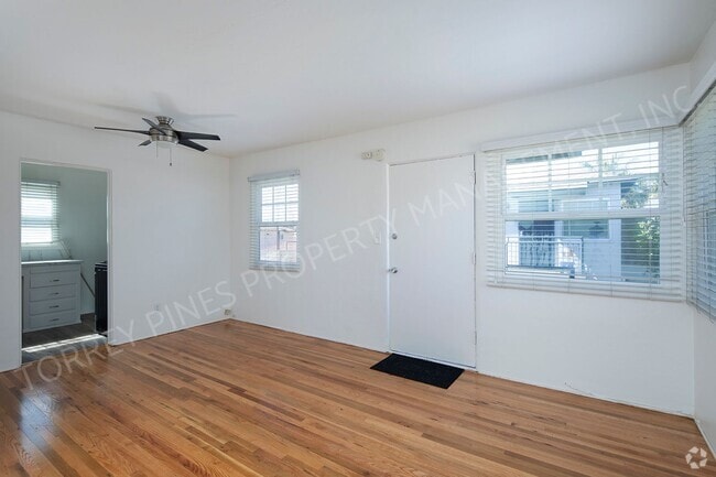 Building Photo - Bright 2 BR in Great Pacific Beach Locatio... Unit 2073 Rental