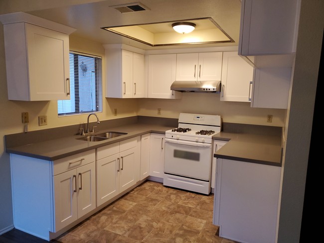 Kitchen - 713 N Corvette Dr Unit 1