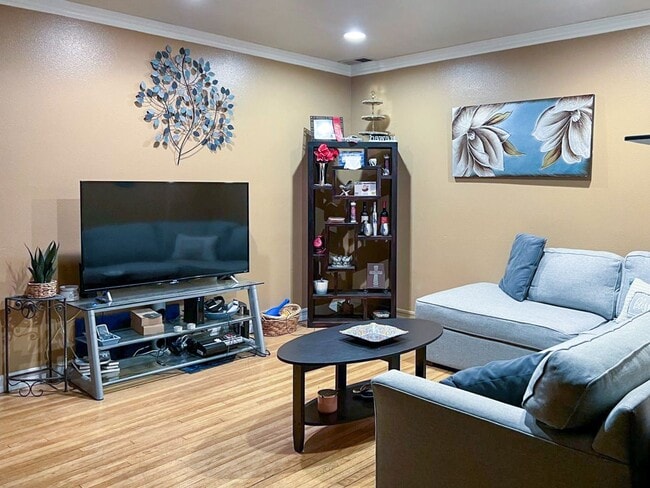 Photo - 5 Bed 3 Bath House With Amazing Salt Water Pool!