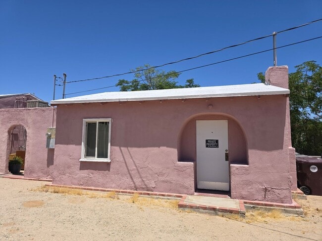 Building Photo - 6457 Yucca Ave Unit 6457 Yucca Ave #2