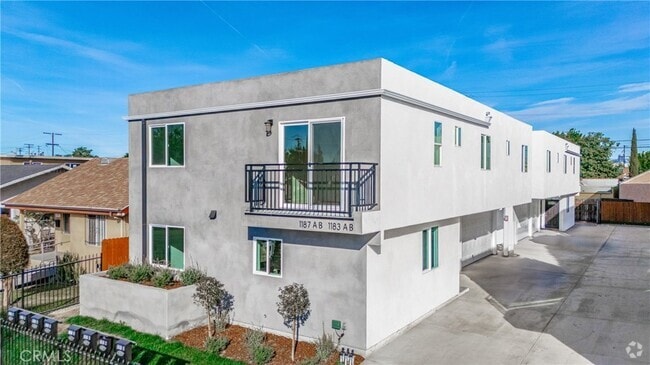Building Photo - 1183 E 59th Pl Unit 1183 Rental
