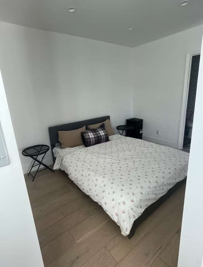 Photo - 5525 Hermitage Ave Unit 5525 Hermitage