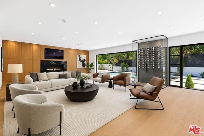 Photo - 1745 San Ysidro Dr House