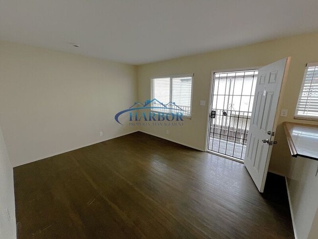 Photo - 1919 Vanderbilt Ln Unit F