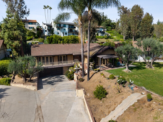 Front House - 1557 E Puente St