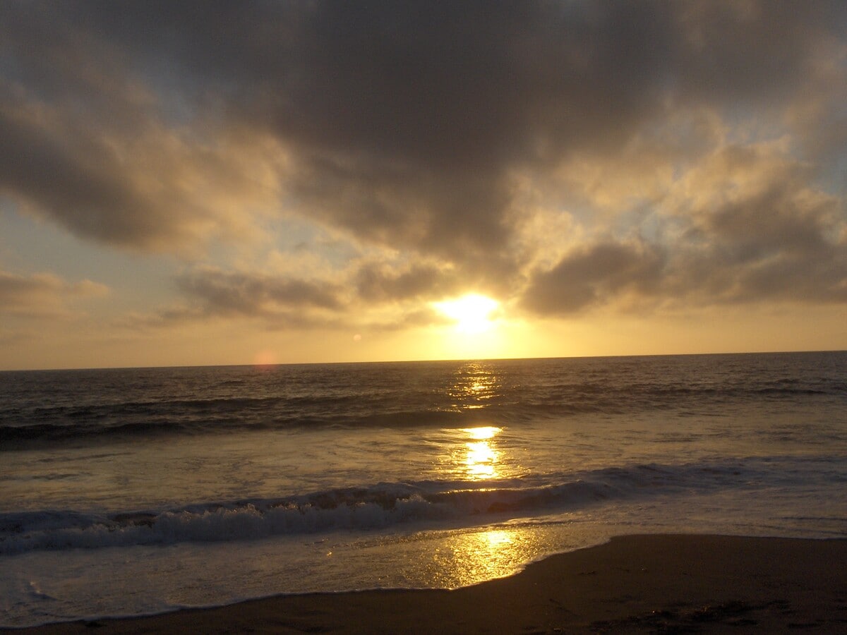 Walk to the beach!! Sunset off Redondo - 305 Emerald St Unit 305