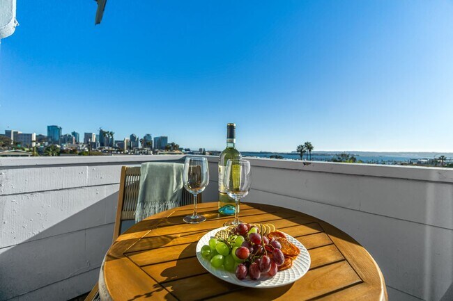 Photo - 2452 Union St