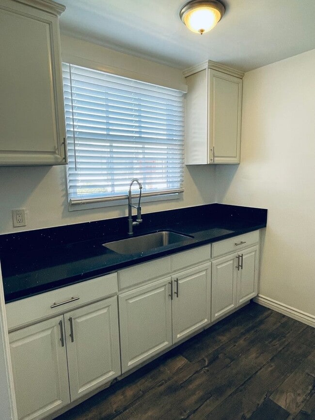 Photo - Dixon Delano Apartments