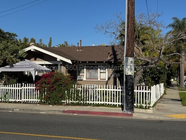 Photo - 3811 E 10th St