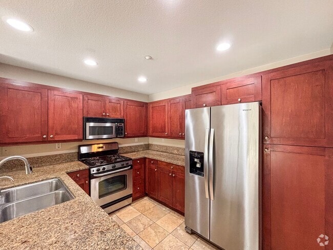 Building Photo - Beautiful 2B/2.5BA in Gated Community w/ A... Rental