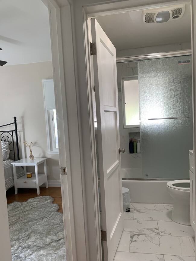 Photo - 467 E 44th Cir