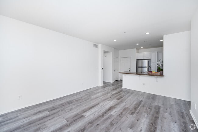 2BR, 2BA - 1007SF - Living Room - Glendora Park Place Apartments