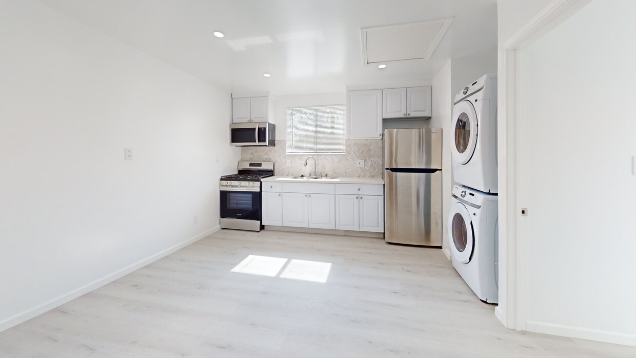 3D Tour - 10550 Collett Ave House