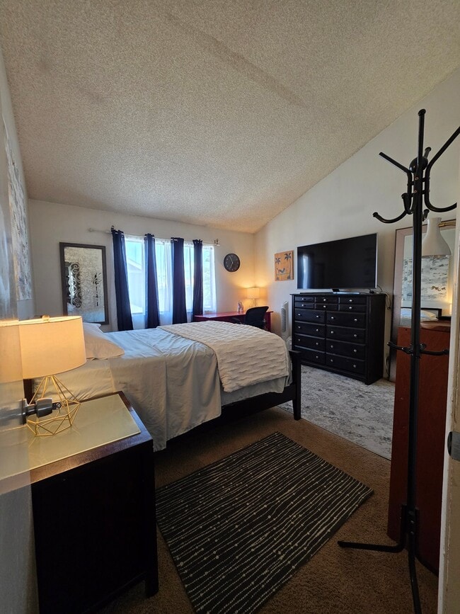 Photo - 2121 Dufour Ave