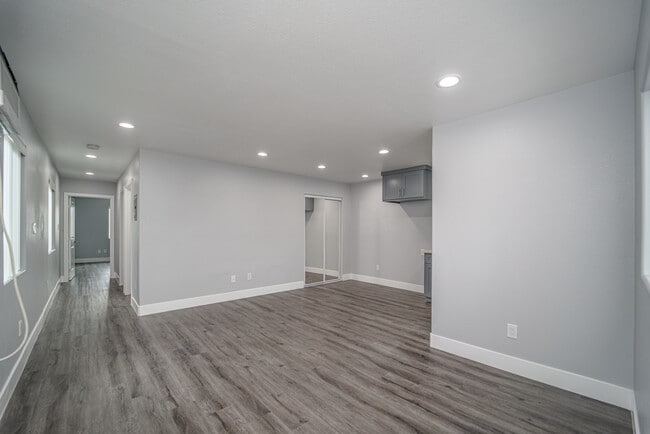 Building Photo - 1309 E Pacific Coast Hwy Unit 1309 1-2