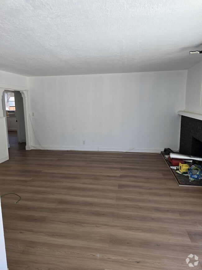 Building Photo - 13229 Schoenborn St Rental