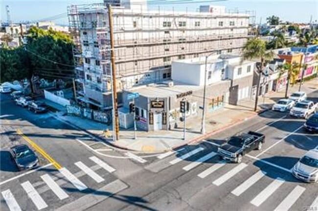 Building Photo - Office/Retail Unit 418