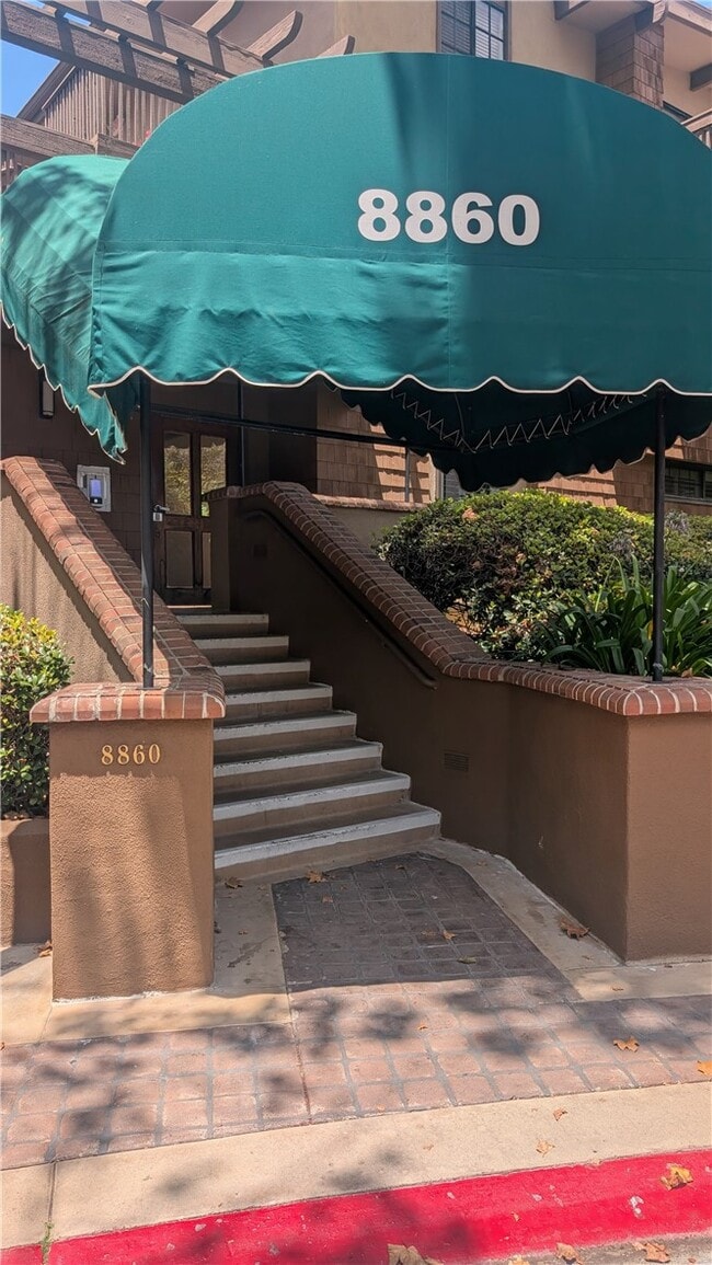Building Photo - 8860 Villa La Jolla Dr