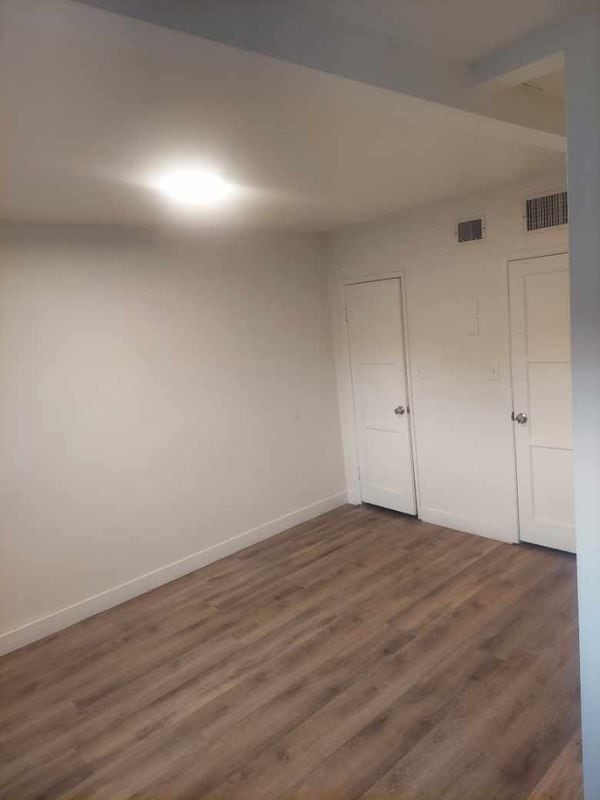 Photo - 845 W Olive St