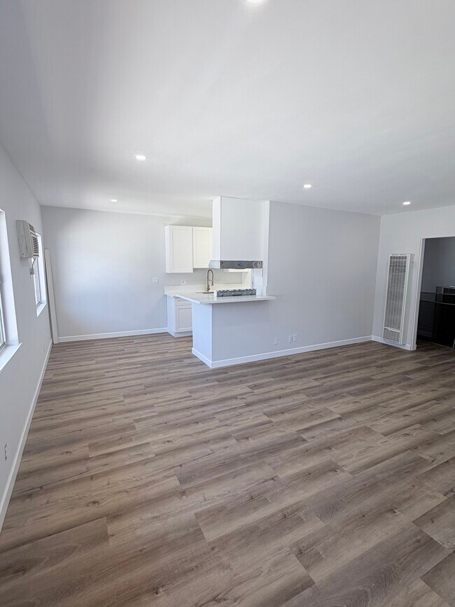 Photo - 1223 N Kingsley Dr Unit Kingsley APT