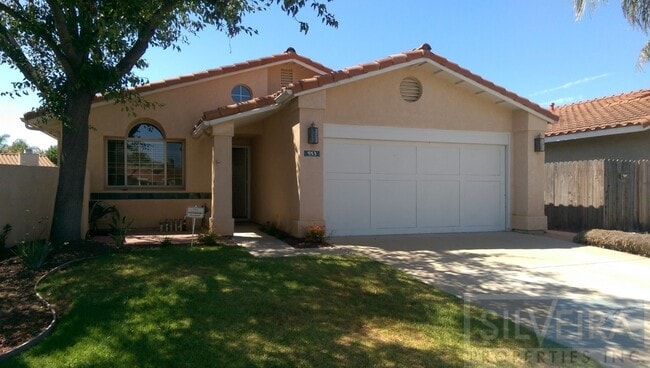 Building Photo - Captivating 3 bed 2 bath home in South Santa Maria.