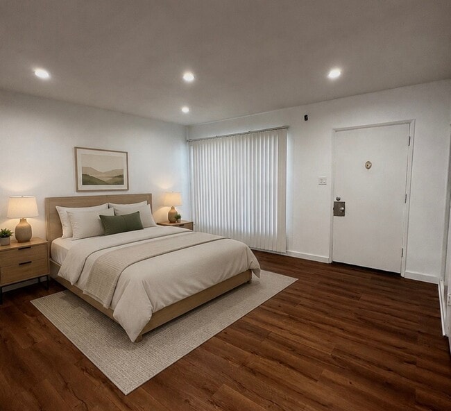 Building Photo - 323 N Chevy Chase Dr