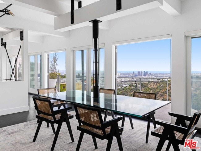 Building Photo - 1885 Sunset Plaza Dr