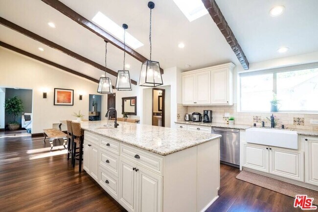 Photo - 4555 Mariota Ave