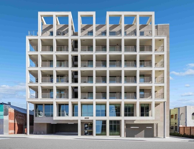 Building Photo - Hollywood Arts Collective