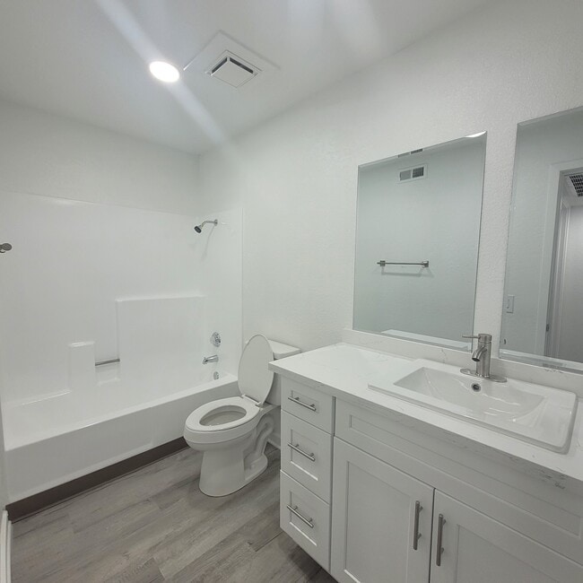 Photo - Premier of West Lancaster