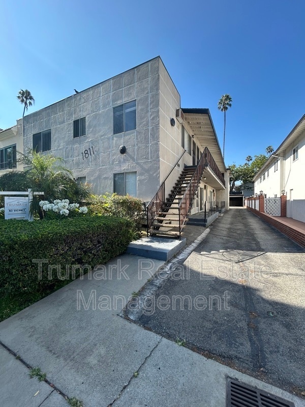 Photo - 1811 Huntington Dr Unit 2