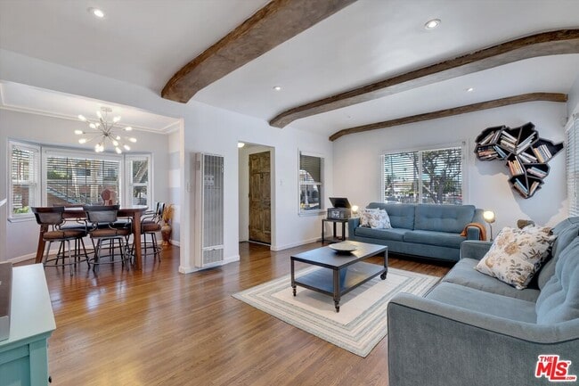 Photo - 601 E 97th St