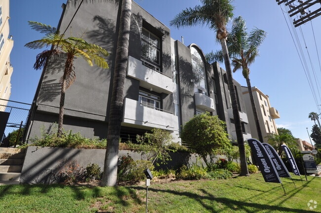 Building Photo - 11315 Moorpark St Unit 104 Rental