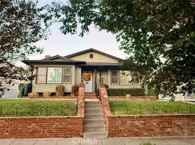 Photo - 970 W 8th St