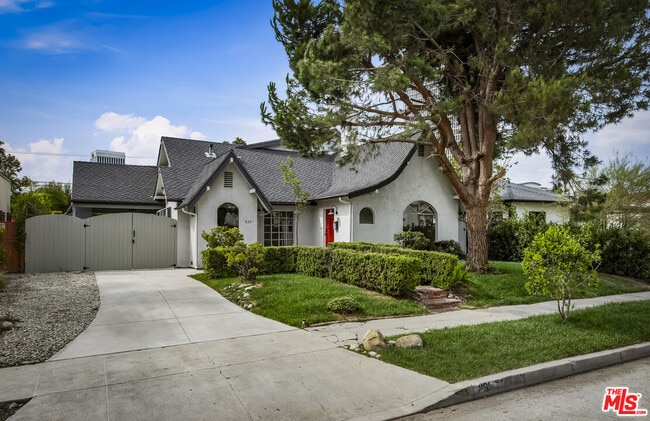 Photo - 833 Burnside Ave