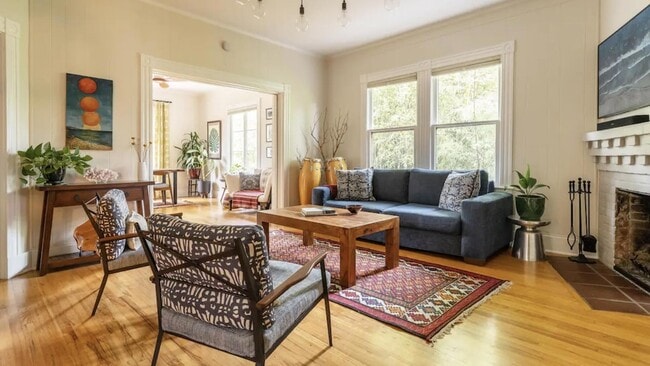 Building Photo - 1608 Bath St