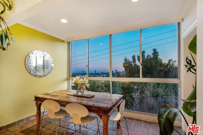 Photo - 8550 Holloway Dr Unit 305