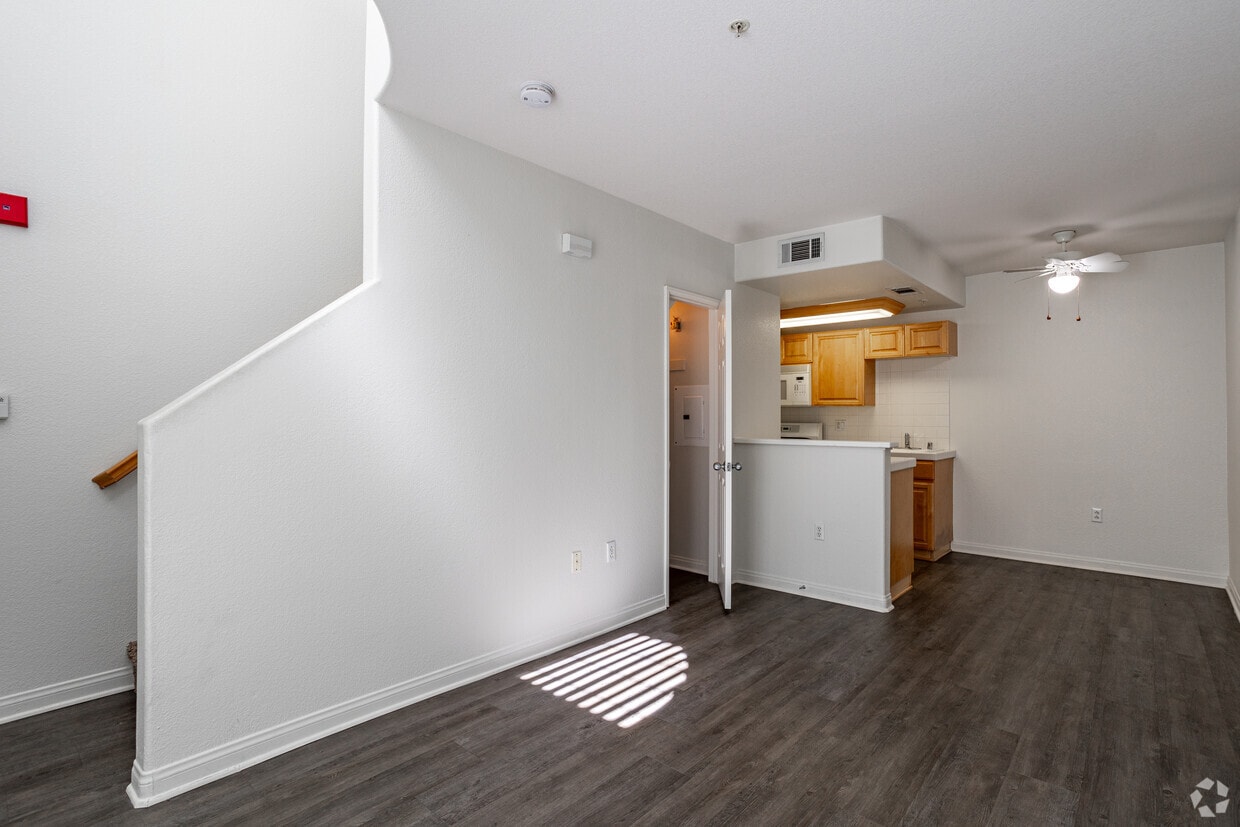 3D Tour - Crescent Heights Luxury Apartment Homes