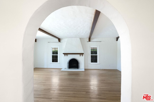 Photo - 362 N Mansfield Ave