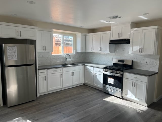 5867 Kitchen 1 - 5867 Towne Ave