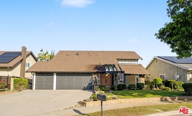 Building Photo - 243 Blanquita Way