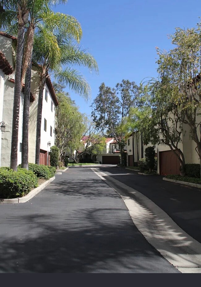 Shared Driveway - 500 Garfield Ave